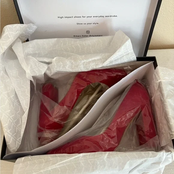 Marc Fisher LTD Abilene Red Suede Pointed Toe Block Heeled Pumps Women’s 8.5M - Picture 6 of 10